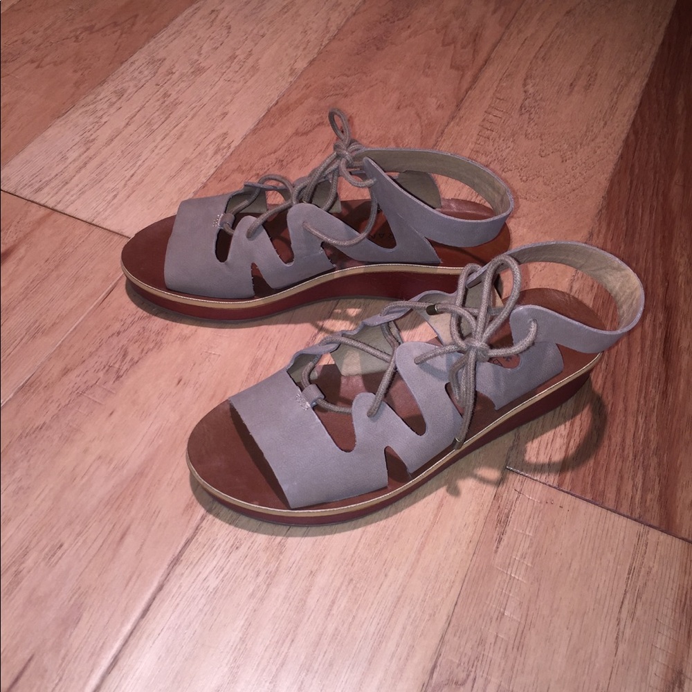 Lucky Brand Sz. 5.5 slight platform sandals